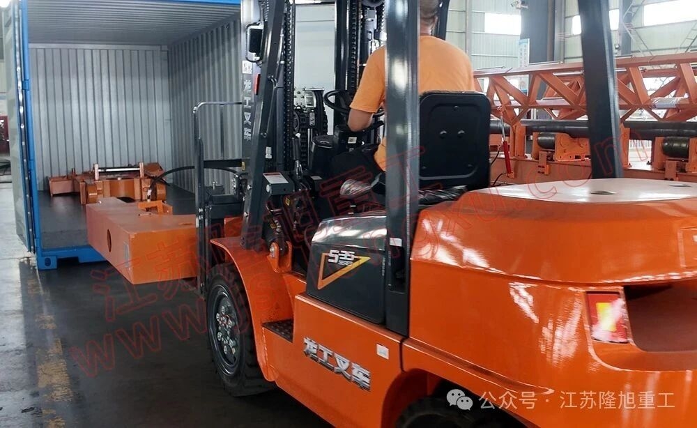 8×9000 Plate Rolling Machine Sets Sail for Vietnam in Three Containers