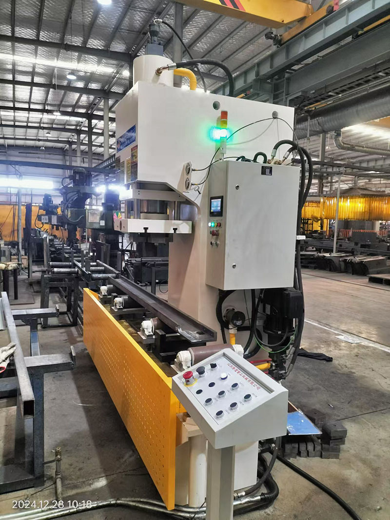 small-servo-c-frame-single-arm-hydraulic-press-section-steel-leveling-01
